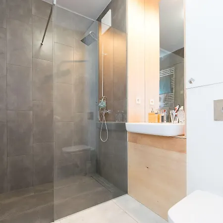 Apartmán Main Trainstation One Bedroom Ac P4you Pl *