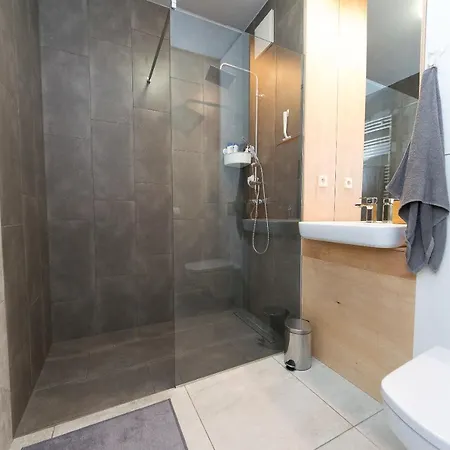 Apartamento Main Trainstation One Bedroom Ac P4you Pl *